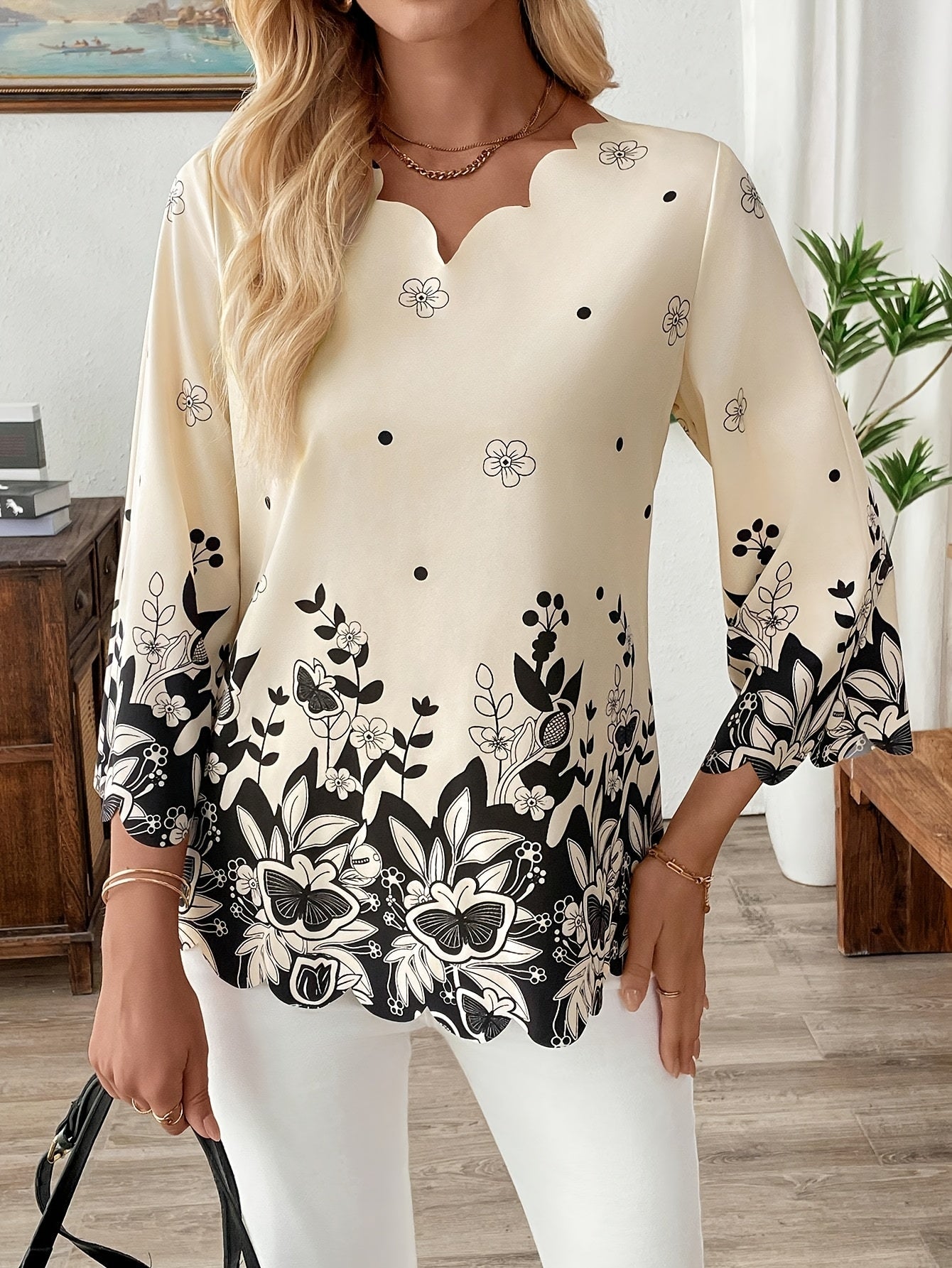 Solenne | Embroidered V-Neck Shirt