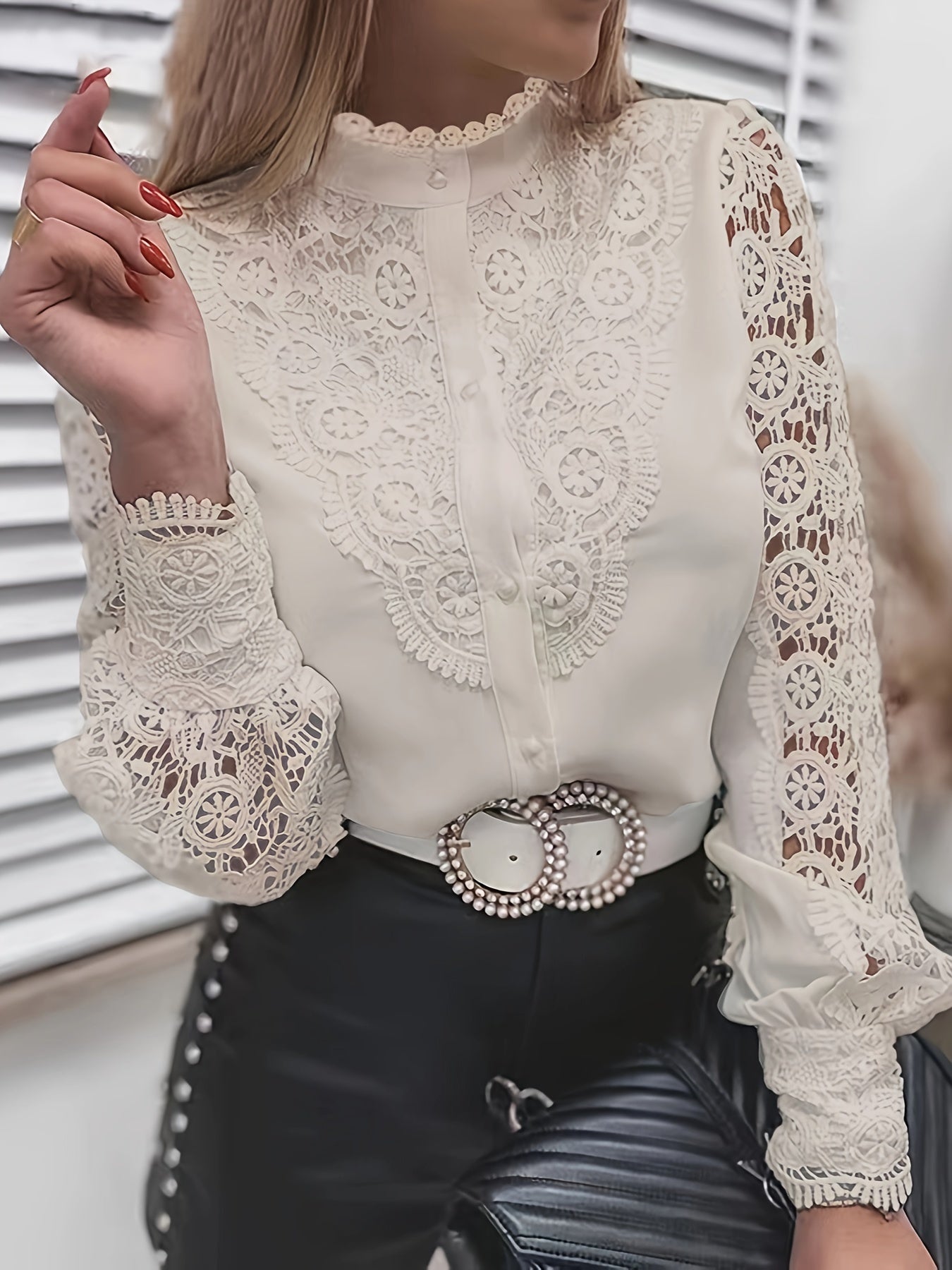 Valenne | Lace Elegance Blouse